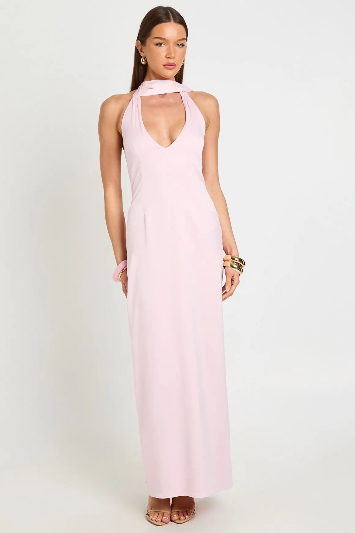Robe Longue Satinée À Décolleté Plongeant Avec Lien Au Cou