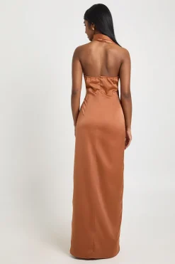 boohoo Robe Longue Satinée à Décolleté Plongeant avec Lien au Cou<Femme Robes Demoiselles D'Honneur|Satin Et Dentelle