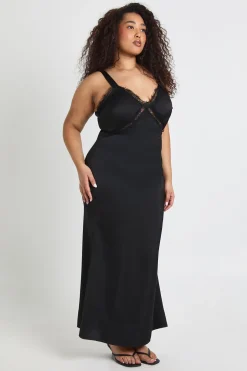Robe Longue Satinée Grande Taille Avec Bordure En Dentelle