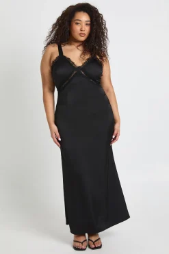 Robe Longue Satinée Grande Taille Avec Bordure En Dentelle