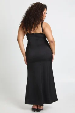 Robe Longue Satinée Grande Taille Avec Bordure En Dentelle