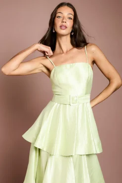 Robe Longue Satinée à Volants avec Ceinture