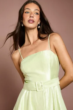 Robe Longue Satinée à Volants avec Ceinture