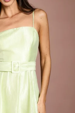Robe Longue Satinée à Volants avec Ceinture