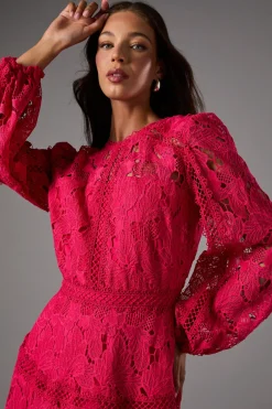 Robe Longues Manches à Panneaux de Dentelle
