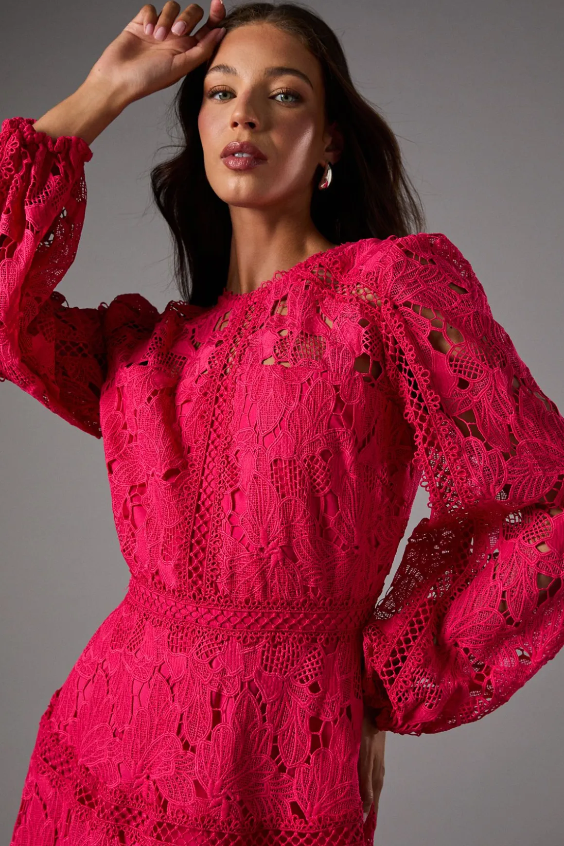 Robe Longues Manches à Panneaux de Dentelle