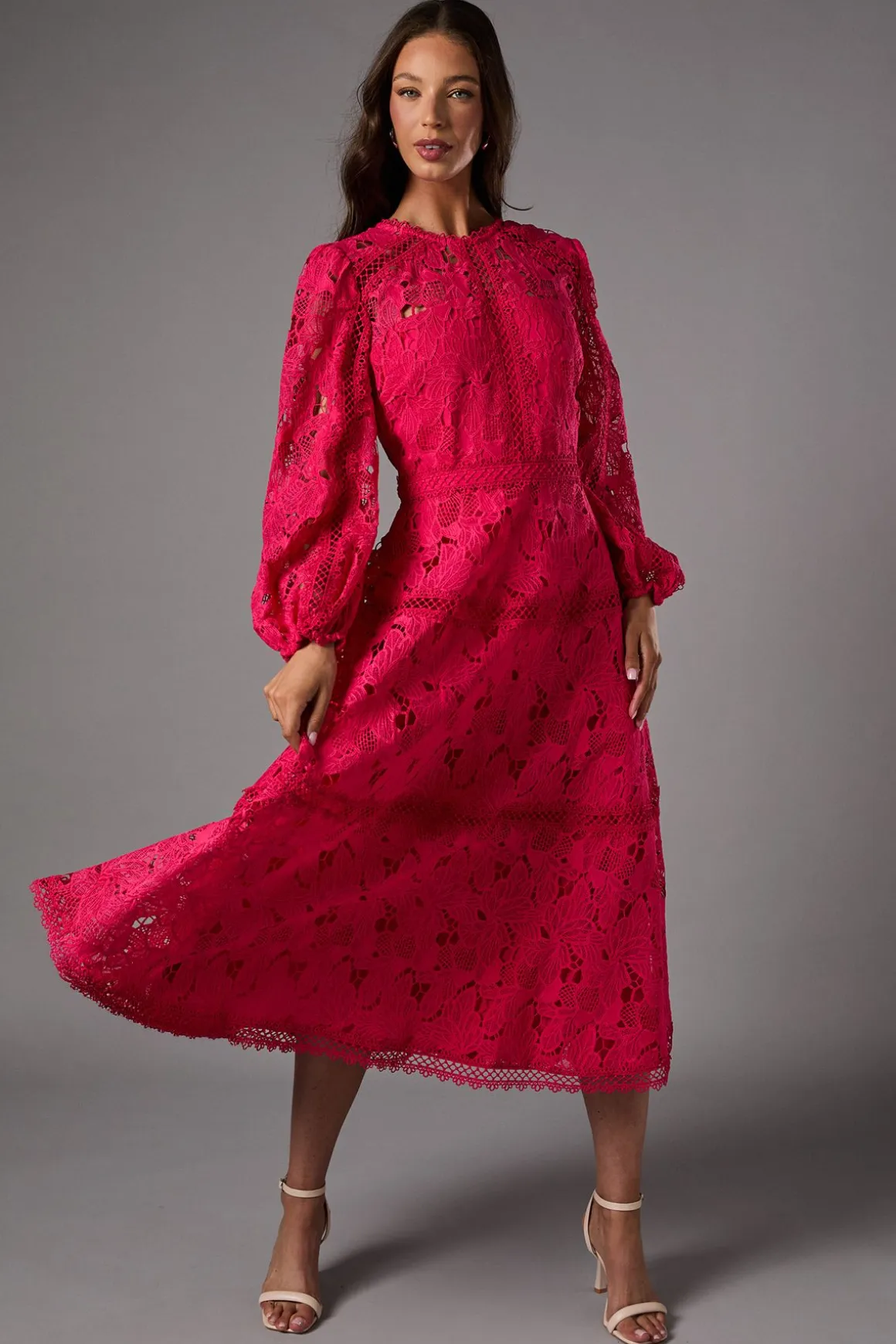 Robe Longues Manches à Panneaux de Dentelle