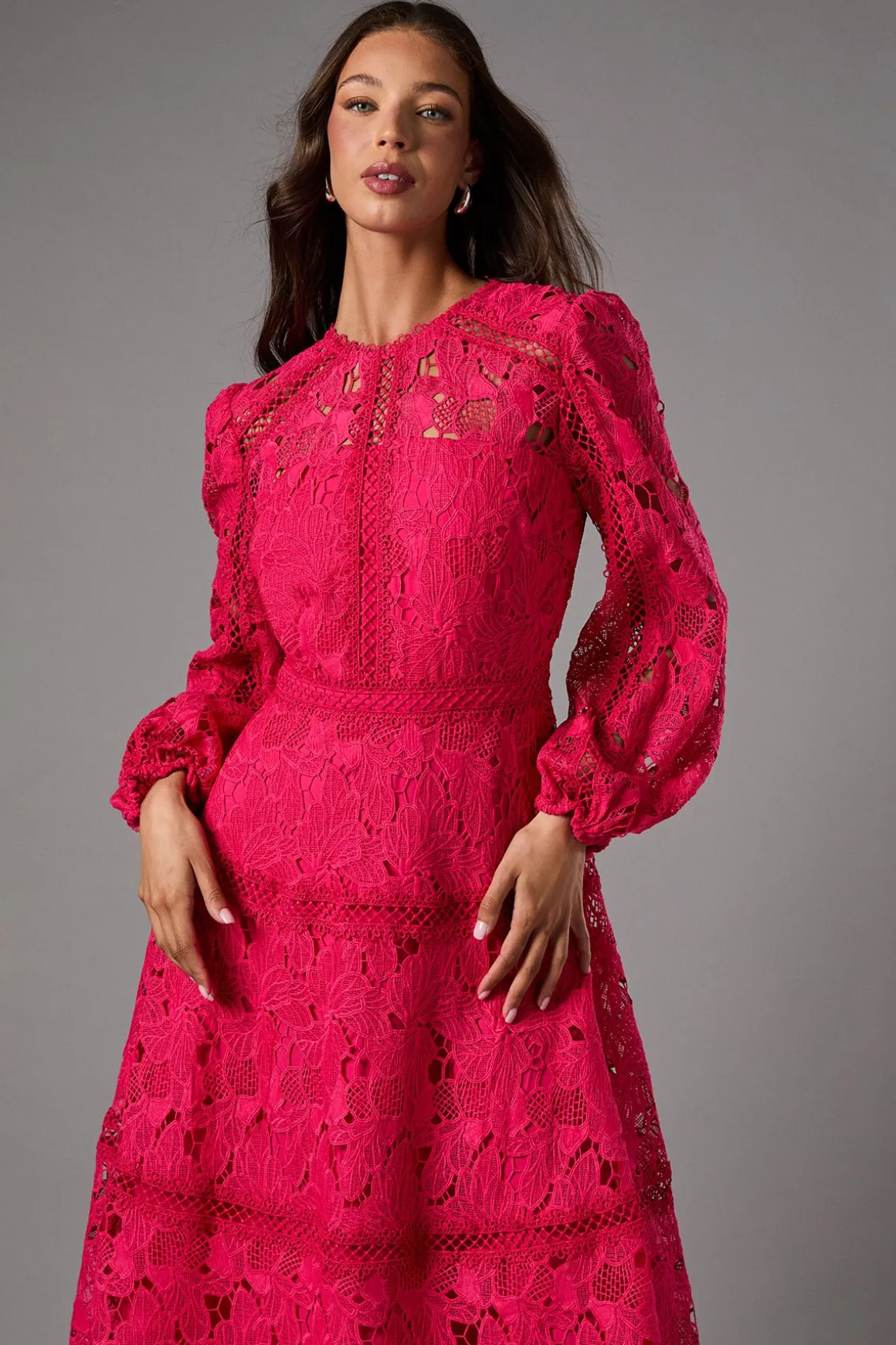 Robe Longues Manches à Panneaux de Dentelle