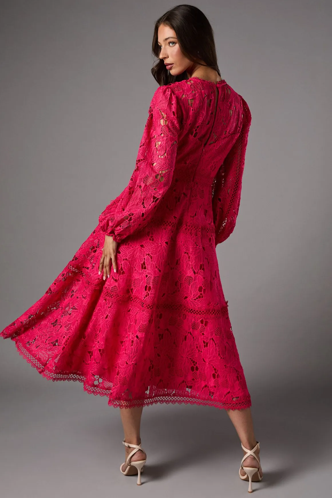 Robe Longues Manches à Panneaux de Dentelle