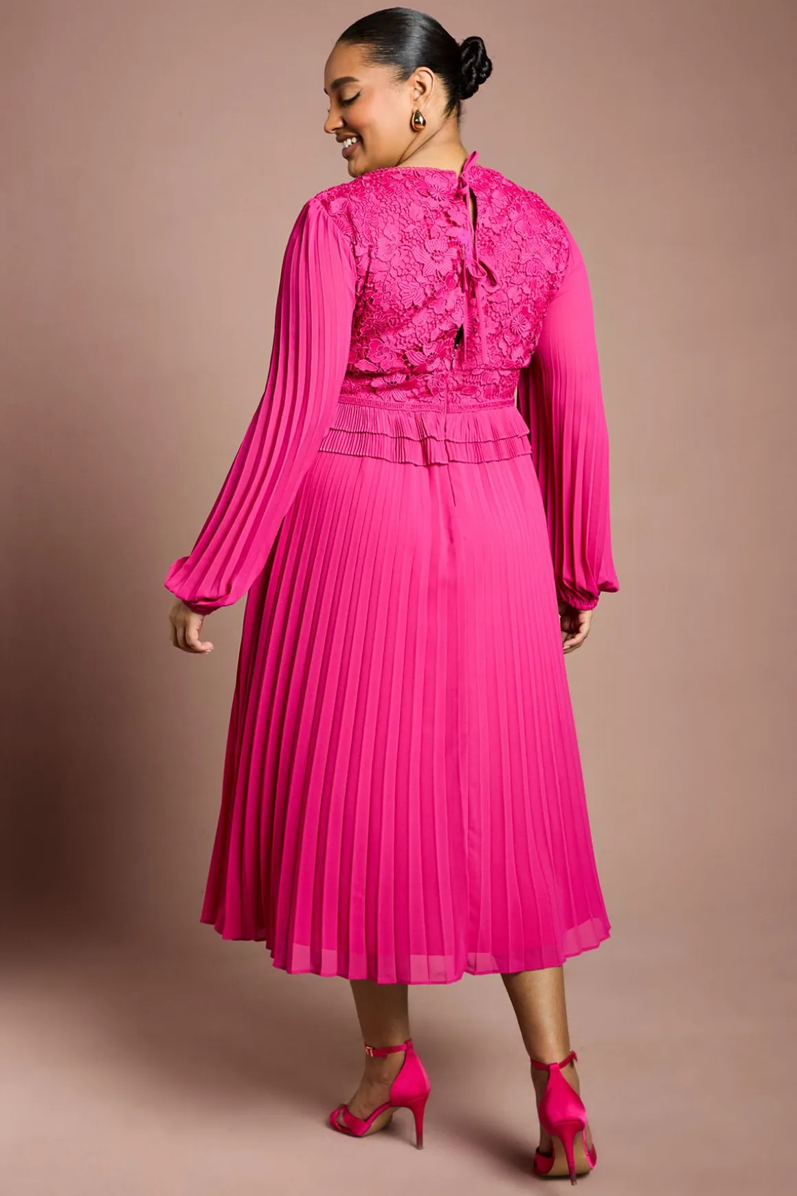 Robe Longues Manches à Plis avec Insert en Dentelle Plus