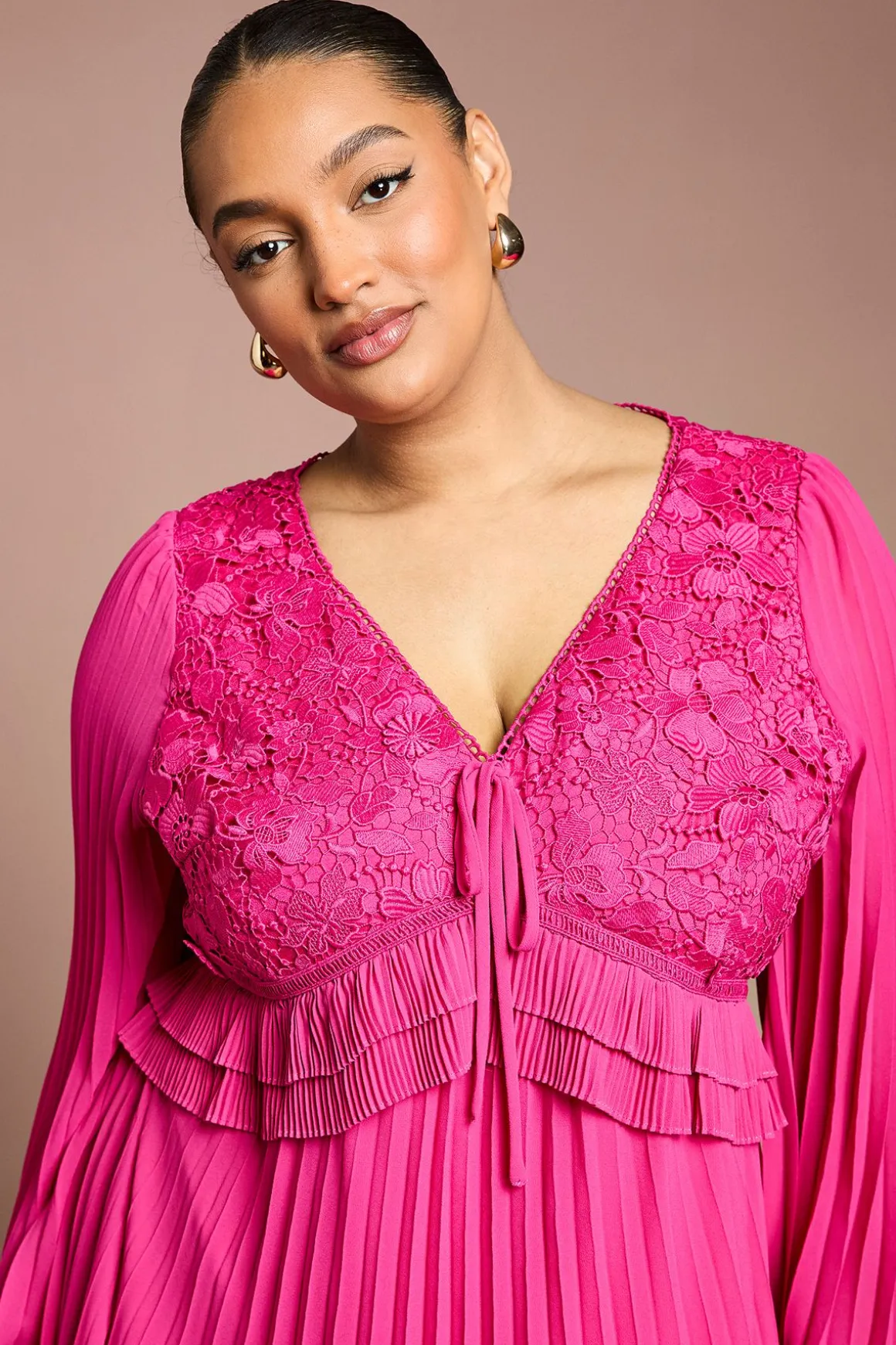 Robe Longues Manches à Plis avec Insert en Dentelle Plus