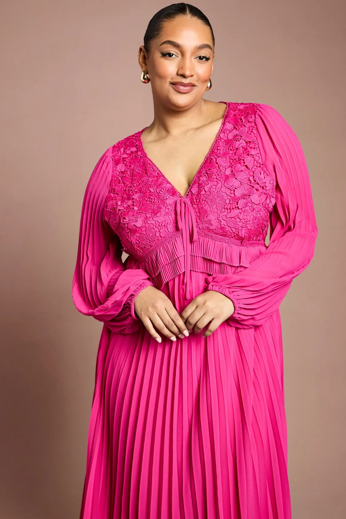 Robe Longues Manches à Plis avec Insert en Dentelle Plus