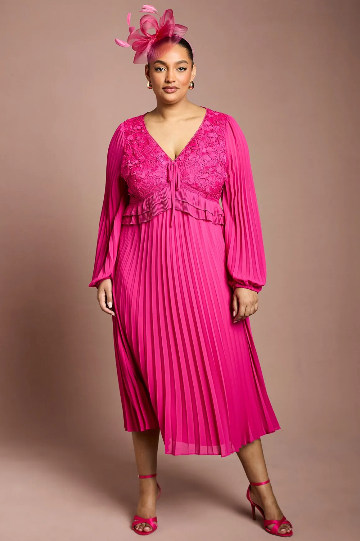 Robe Longues Manches à Plis avec Insert en Dentelle Plus