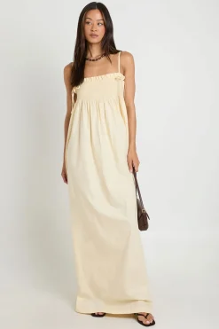 boohoo Robe Longue Smockée À Détails Froncés Pour Grandes Tailles<Femme Robes|Robes De Jour