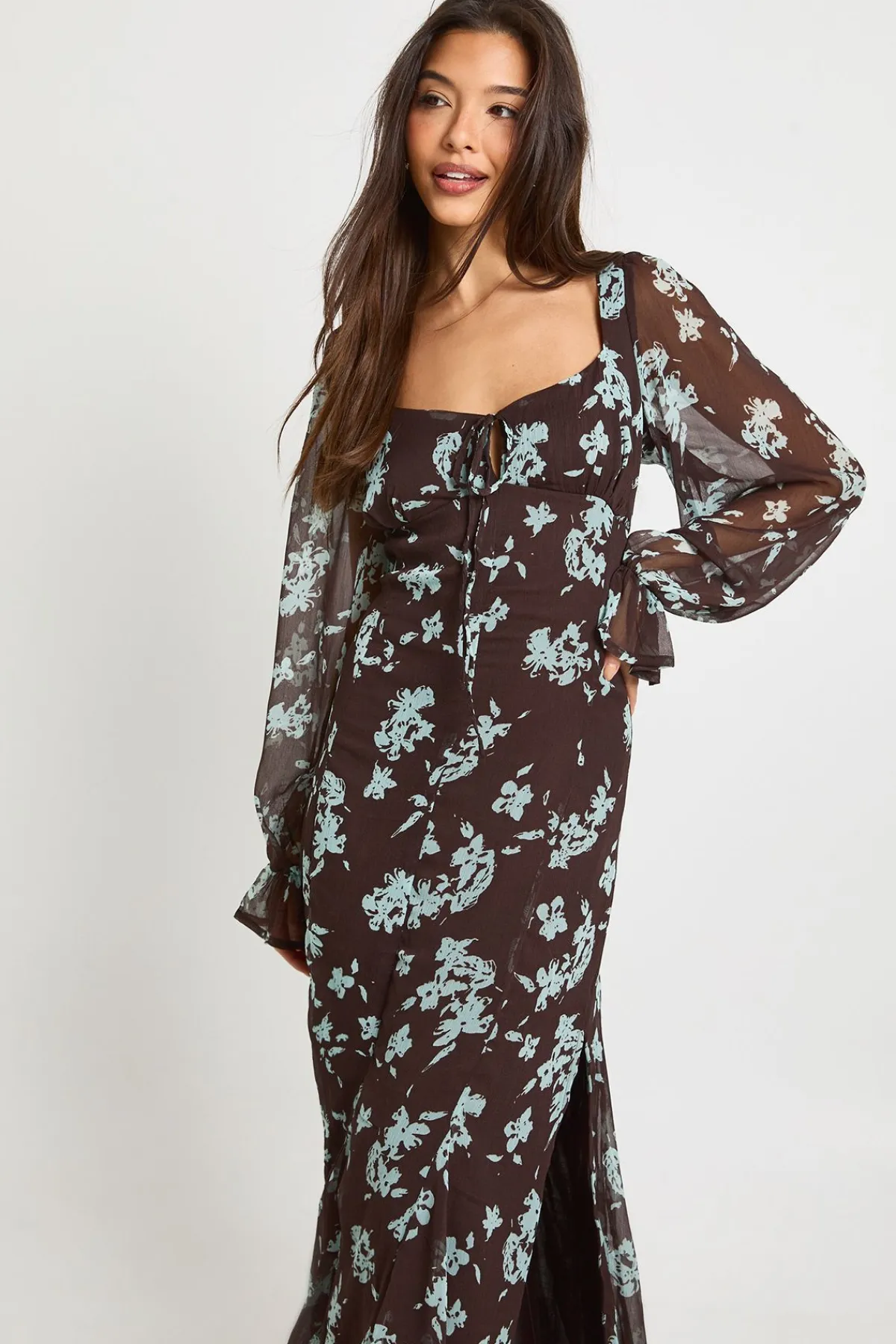 boohoo Robe Longue Style Laitière En Mousseline De Soie Froissée À Motif Floral<Femme Robes À Manches Longues|Robes