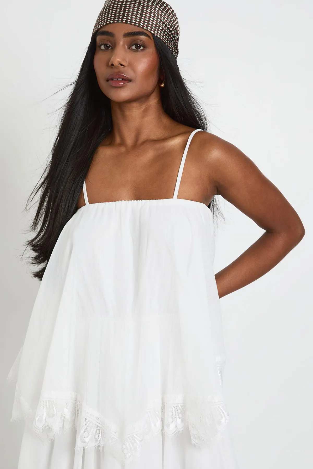 boohoo Robe Longue Étagée En Mousseline Gaufrée Et Dentelle<Femme Satin Et Dentelle|Robes