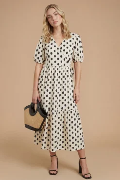 Robe Longue Étagée À Pois Monochromes Avec Devant Cache-cœur Et Manches Bouffantes