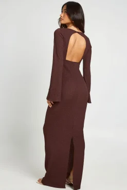 Robe Longue Texturée À Dos Ouvert Et Manches Évasées