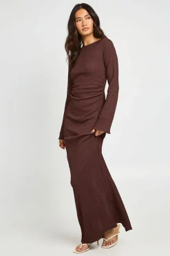Robe Longue Texturée À Dos Ouvert Et Manches Évasées