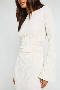 Robe Longue Texturée À Manches Évasées Et Dos Ouvert