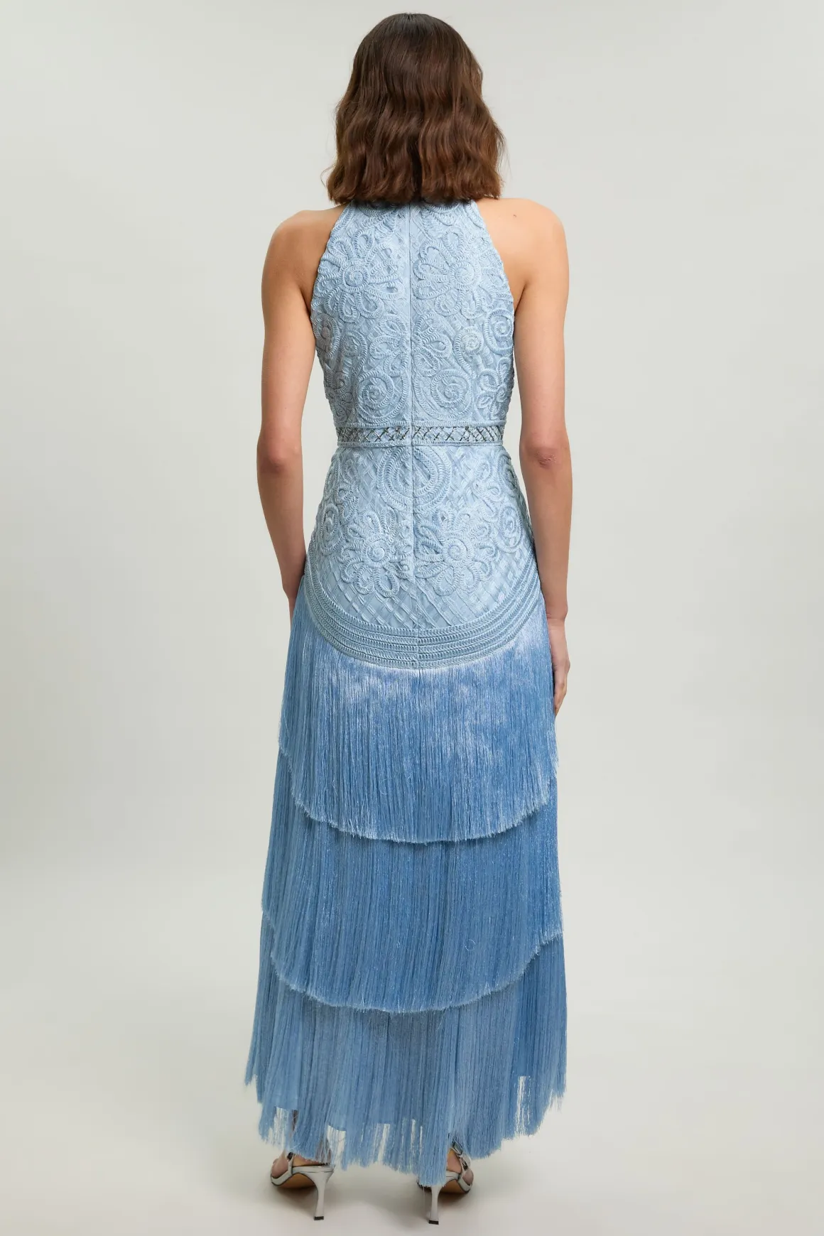 Robe Longue Tissée À Col Licou Avec Perles Et Franges