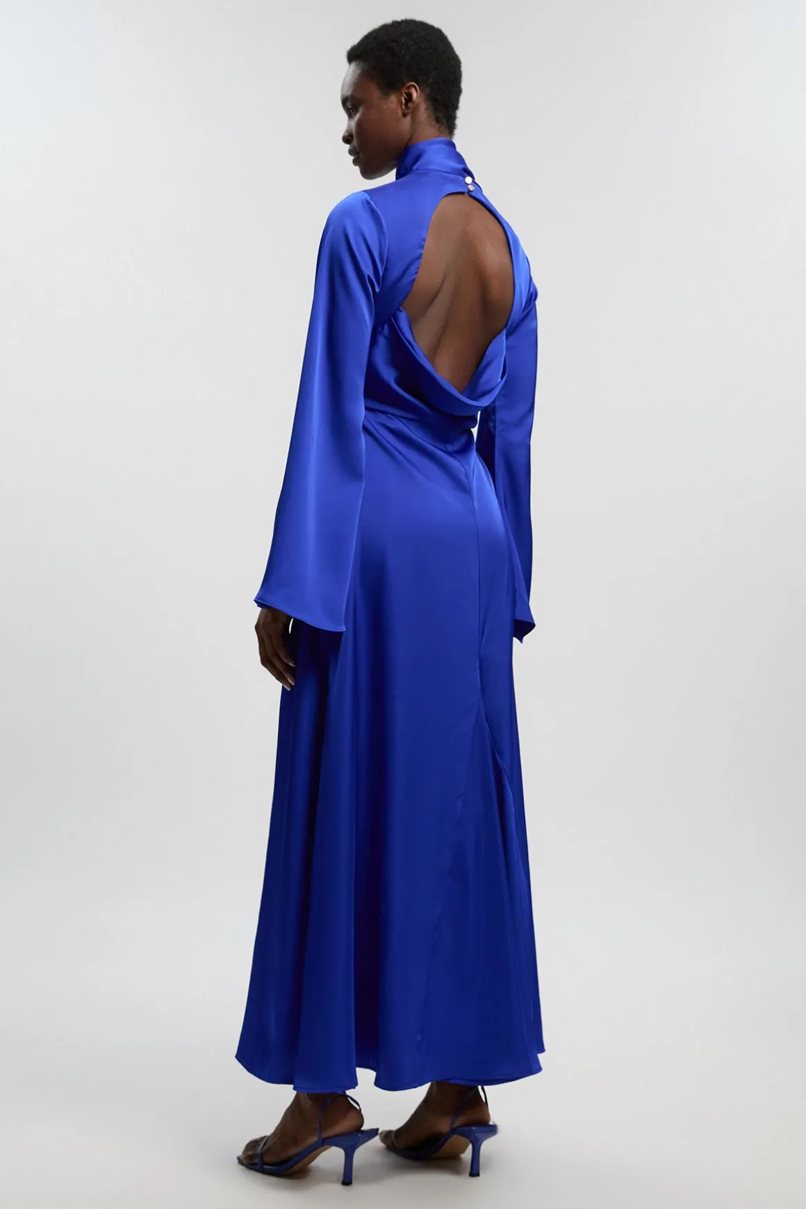 Robe Longue Tissée Drapée À Col Bénitier
