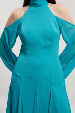 Robe Longue Tissée En Georgette Froissée À Col Montant Et Épaules Dénudées