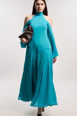 Robe Longue Tissée En Georgette Froissée À Col Montant Et Épaules Dénudées