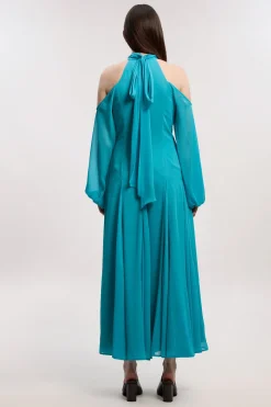 Robe Longue Tissée En Georgette Froissée À Col Montant Et Épaules Dénudées