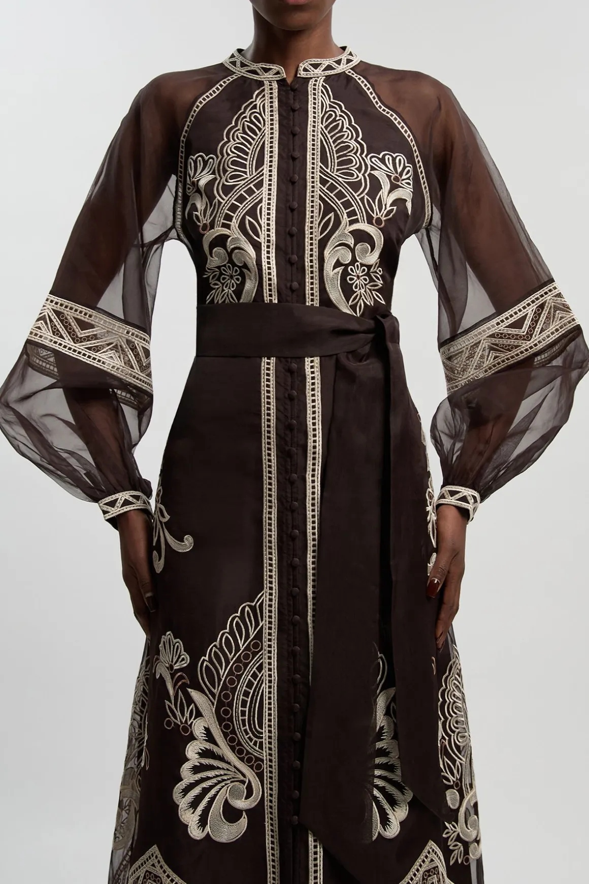 Robe Longue Tissée à Manches Bouffantes en Organdi Brodé