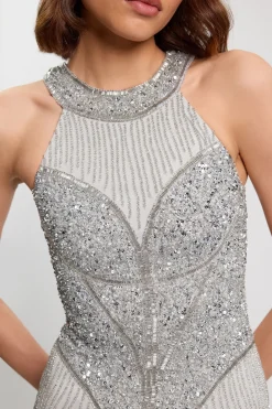 Robe Longue Tissée Petite À Encolure Américaine Ornée De Cristaux