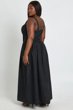 boohoo Robe Longue Évasée Grande Taille Avec Détail De Corsage Noué Sur Le Devant<Femme Robes Patineuses|Robes