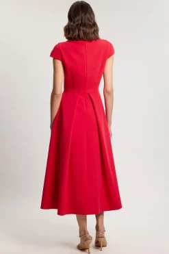 Robe Longue Évasée À Jupe Ample, Encolure Carrée Et Coupe Ajustée Petite