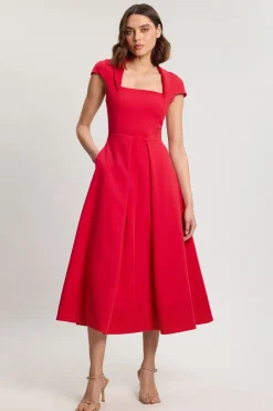 Robe Longue Évasée À Jupe Ample, Encolure Carrée Et Coupe Ajustée Petite