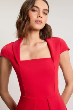 Robe Longue Évasée À Jupe Ample, Encolure Carrée Et Coupe Ajustée Petite