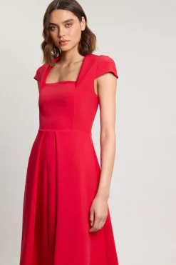 Robe Longue Évasée À Jupe Ample, Encolure Carrée Et Coupe Ajustée Petite