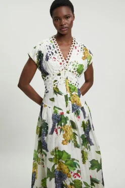 Robe Longue Évasée Tissée À Manches Courtes Avec Détail De Galon Et Imprimé De Fruits