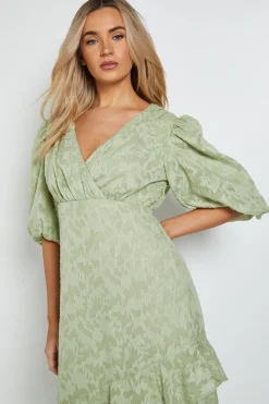 Dorothy Perkins Robe Longue À Volants Petite Taille Dp Luxe Avec Manches Bouffantes Et Devant Cache-cœur<Femme Toutes Les Robes|Robes Longues