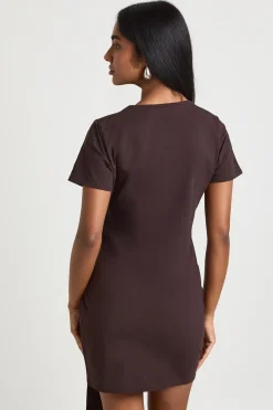Robe À Manches Courtes Avec Ceinture À Finitions Dorées
