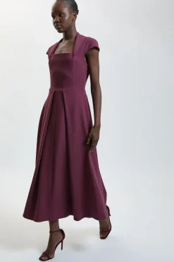 Robe Maxi Ajustée À Encolure Carrée Et Jupe Ample