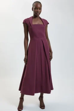 Robe Maxi Ajustée À Encolure Carrée Et Jupe Ample