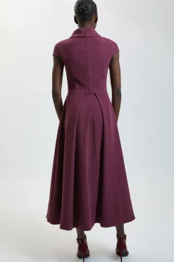 Robe Maxi Ajustée À Encolure Carrée Et Jupe Ample