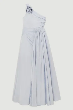 Robe maxi ajustée en taffetas petit à col à rosette, avec plis froncés.
