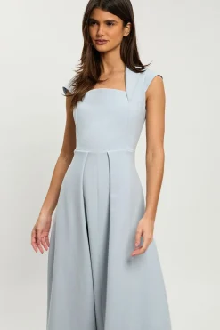 Robe Maxi Ajustée Petite À Encolure Carrée Et Jupe Ample En Tissu Stretch Compact