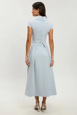 Robe Maxi Ajustée Petite À Encolure Carrée Et Jupe Ample En Tissu Stretch Compact