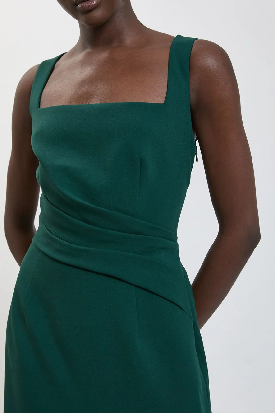 Robe Maxi Asymétrique À Bretelles En Tissu Stretch Compact