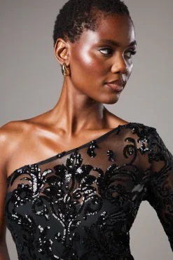 Robe Maxi Asymétrique En Dentelle Avec Manche Cape