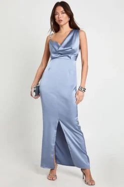Robe maxi asymétrique en satin à dos drapé