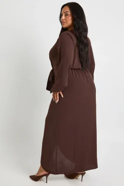 Robe maxi avec texture rehaussée et détail noué