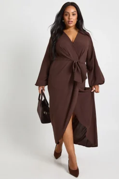 Robe maxi avec texture rehaussée et détail noué